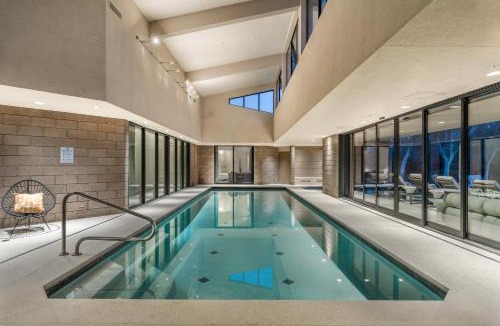 Paradise Valley House | Indoor pool 2.5 acres gym with sauna At Hideaway Estate