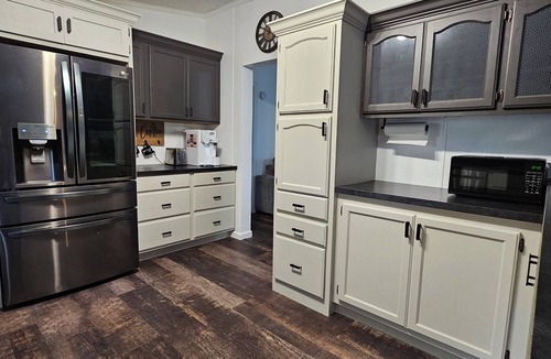 Shipshewana House | Irish Black Bear Cottage/Amish Country Retreat near Notre Dame.