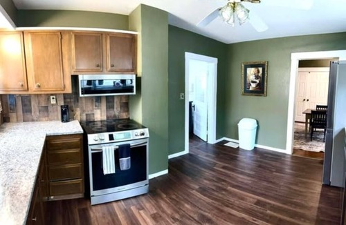 Olney House | Jade Junction - Newly Remodeled 3 BR/1 BA in the center of town!