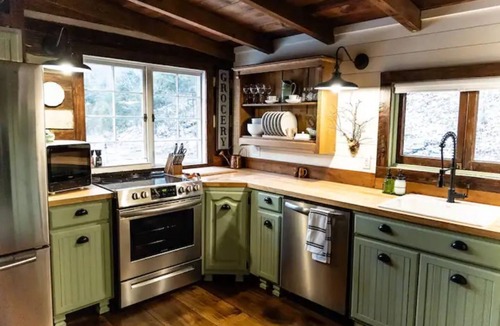 Hendersonville Cabin | JuneBug Log Cabin, Nashville Music History, Dreamy Loft Suite, Stone Frpl.