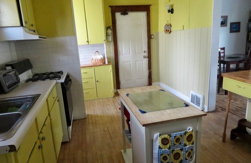 East Hillside House | Just a mile up from Lake Superior located in the middle of Duluth!