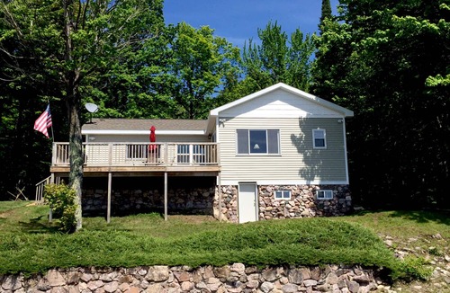 Munising Cabin | Kayak, Canoe, and paddle boat! Family-Friendly, Close To Pictured Rock