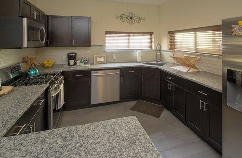 Bloomfield House | King Bed - Quiet West Penn - Parking - Pets Considered