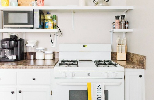 East Hill Apartment | King Loft Retreat | 1BR + Fast WiFi