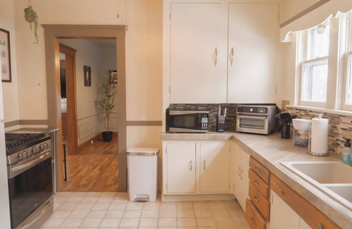 Jackson House | King-Sized Relaxation Refuge