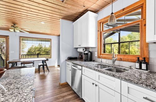 South Range Cabin | Kitchigami Lodge - on Lake Superior, Firepit, Hot Tub, 30 min to Duluth!