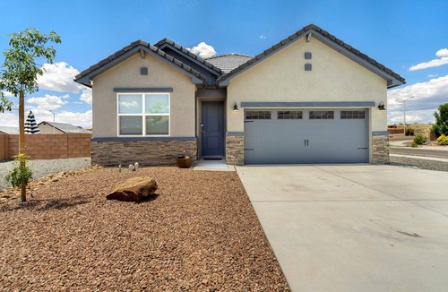 Ranchito House | Kozi home, easy access to 1-25, great for family trips, or a solo stayn