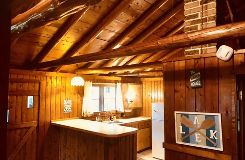 Three Rivers Cabin | Lake Cabin on 500 acre all sports lake, Snug Harbor close to Vicksburg,Kalamazoo