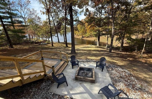 Brookport RV Rental | Lake Double Dome w Hot Tub – Space Cowboy Retreat!