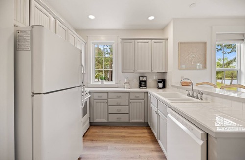 Laurel Grove House | LAKE FRONT~Golf Cart*~ Pool, Hot tub, Gym, FREE ACTIVITIES, WiFi