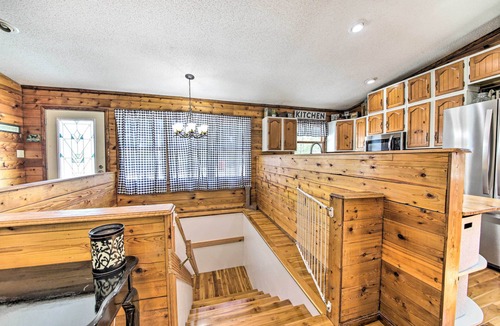 Shelbyville House | Lake Shelbyville Retreat! Cabin 1 Mi to Water