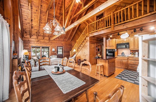 Fountain Cottage | Lakefront Cabin with Guest Cabin and Rec Room. Sleeps 14