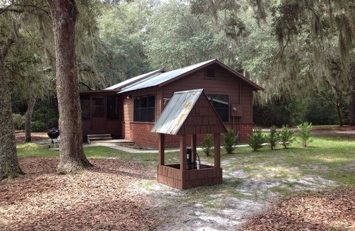 Edgar Cottage | Lakefront Cottage Near Forest & Cities with canoes, grill, and more!