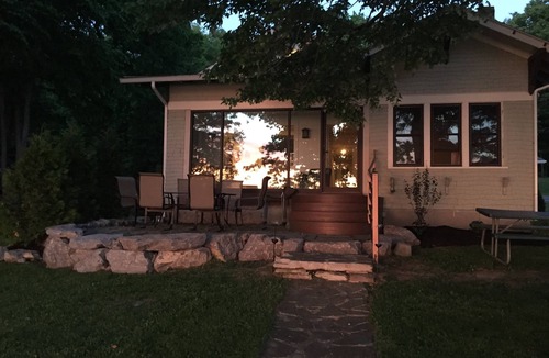 Perry House | Lakefront getaway perfect for 2-3 families traveling together sleeps17+ guests