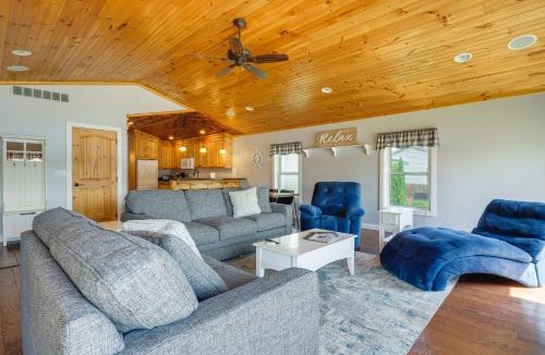 Howe House | Lakefront Vacation Rental ~ 10 Mi to Shipshewana!
