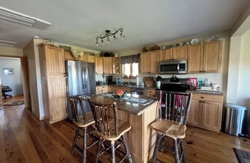 Westport House | Lakeside cottage with lake and mountain views, boat launch access & amenities.