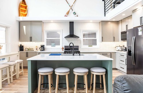 Brooklyn House | ‼️Lakeview Retreat‼️ | 6BR w/Hot Tub Bliss