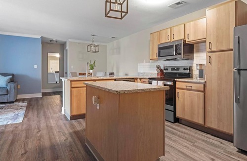 Eureka Apartment | Landing | Amazing 2BD, Pool, Gym