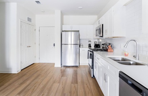 Bellview Apartment | Landing | Beautiful 1BD, Pool, Gym