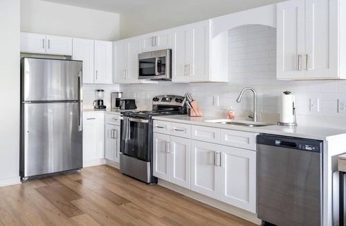 Bellview Apartment | Landing | Beautiful 1BD, Pool, Gym