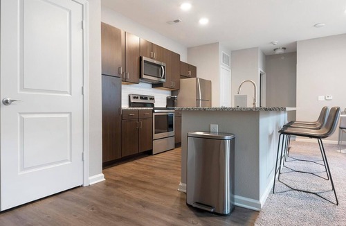 Chesterfield Apartment | Landing | Modern 1BD, Gym, Courtyard