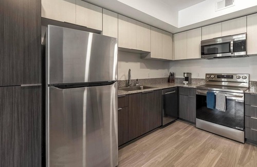 North Mountain Apartment | Landing | Modern 2BD, Pool, Gym