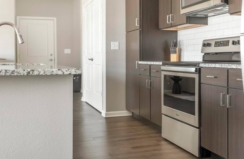 Chesterfield Apartment | Landing | Spectacular 1BD, Clubhouse, Courtyard
