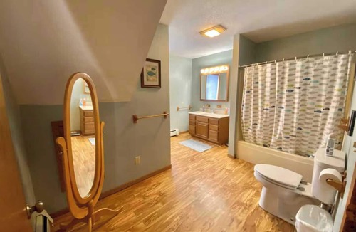 Au Train House | Large 5 bedroom Lodge on the Beach at Northwoods Resort