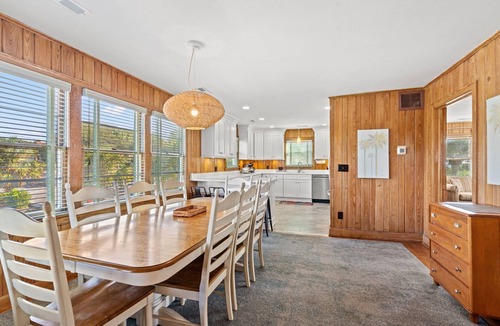 Golden Mile House | Large Oceanfront Pet Friendly Home perfect for Family Getaways at the Beachcombe