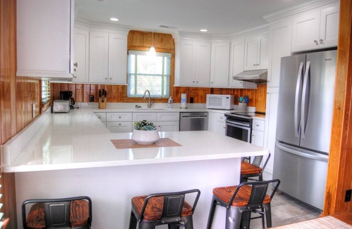 Golden Mile House | Large Oceanfront Pet Friendly Home perfect for Family Getaways at the Beachcombe