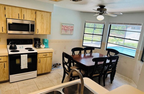 Spring Hill House | Large Pool Clean & Comfortable Split Floorplan KING Beds!