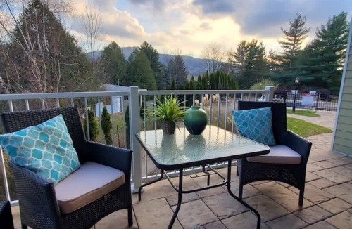 Bromont Condo | Le Champlain 101 Duplex avec Piscine by Alchalet