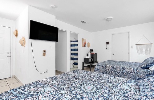 East Little Havana House | Little Havana Studio for 4 Free Parking