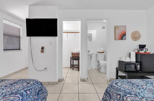 East Little Havana House | Little Havana Studio for 4 Free Parking