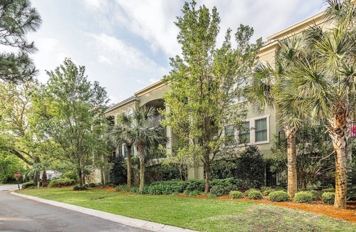 Demere Park Apartment | Located just blocks from Oceanfront Neptune Park