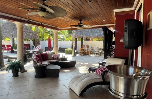 Olympia Heights Apartment | 🌴LuxeOasis:TropicStyleEdition🌴