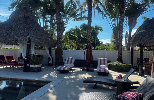 Olympia Heights Apartment | 🌴LuxeOasis:TropicStyleEdition🌴