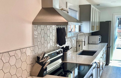 Hudson House | Luxurious 3 BD 2 BA home with an office.Only a 9 min walk to Warren Street.