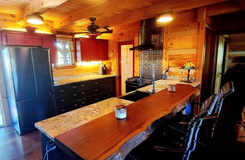 Newport Cabin | Luxurious cabin, mountain views near the Smokies! Pet and family friendly!
