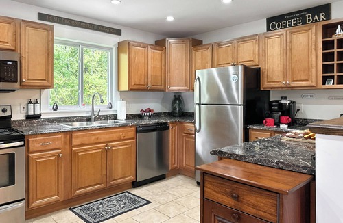 Ellicottville House | Luxurious Ellicottville Chalet with view of slopes & min to town! Pet Friendly!