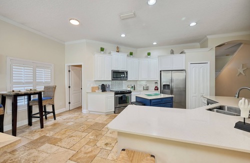Golden Glades - The Woods House | Luxurious & Spacious 5/3 Tropical Pool Home- Close to Beach and 2 miles to Mayo!