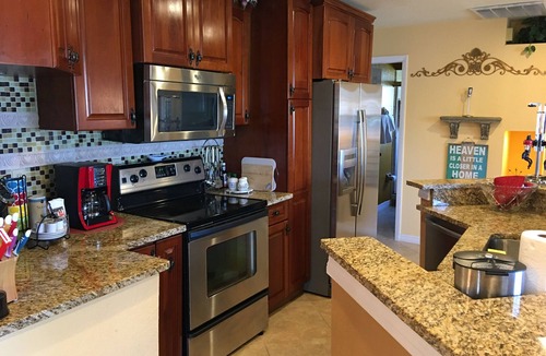 Holiday House | Luxurious Waterfront Holiday Home with Fully Encompassing Lakeview