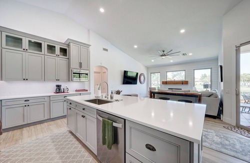 Chandler House | Luxurious Waterfront with a Heated Pool