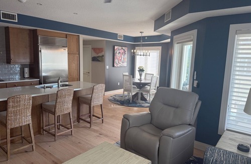 Siesta Key Village Villa | Luxury 2 bed & 2 bath Villa. Next to Siesta Key Village and beach access 5.