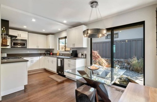 Claremont Hills House | Luxury 3BR Hillside Retreat w/AC – Panoramic View