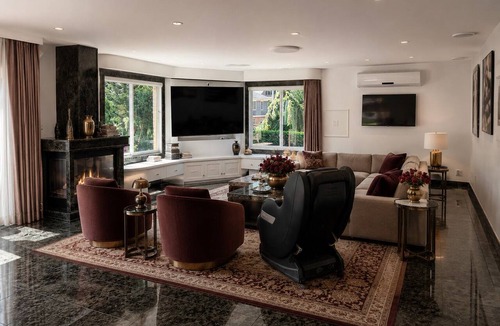 Queens House | Luxury 5 Bedroom Design Estate in Queens, NYC - A World Behind the Gates