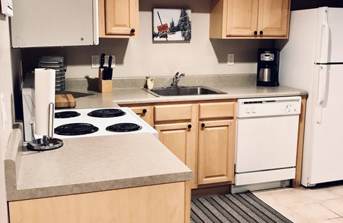 Boyne Falls Condo | Luxury Boyne Mountain Ski-In/Ski-Out Condo 5BR/4BA Golf, Waterpark & Resort