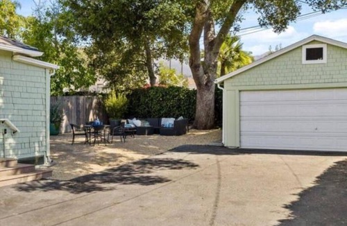 Oak Park House | Luxury downtown executive suite in wonderful Santa Barbara