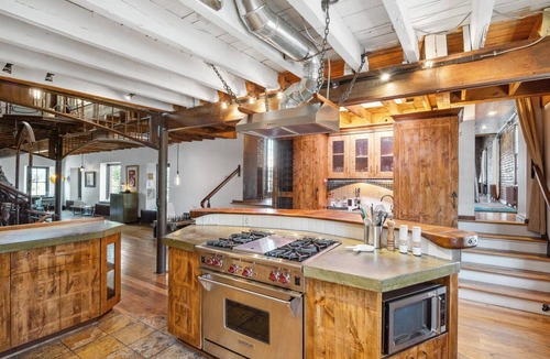 Downtown East House | Luxury + History next to US Bank Stadium. Private Sauna + Courtyard + Rooftop.