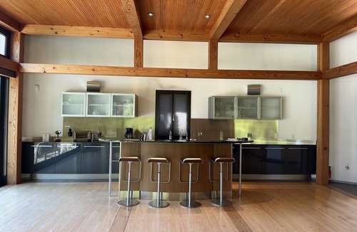 Suttons Bay House | Luxury waterfront home on W. Grand Traverse Bay. Soaking tub. Kayaks.